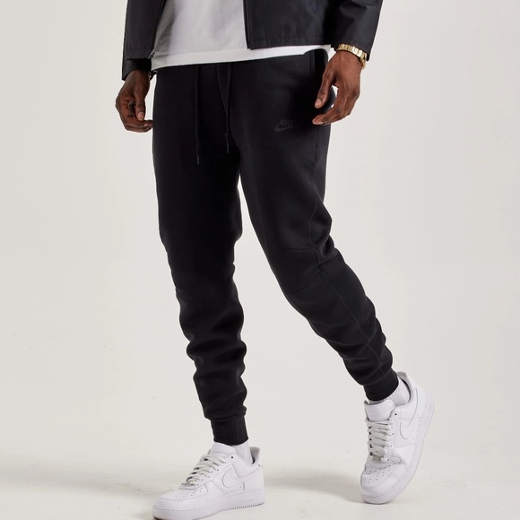 NEW NIKE TECH SLIM-FIT JOGGERS - size M - Picture 1 of 7